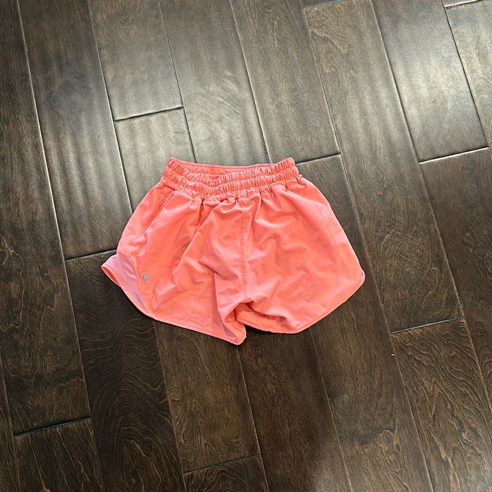 Lululemon Hotty Hot Low-Rise Lined Short 4”
